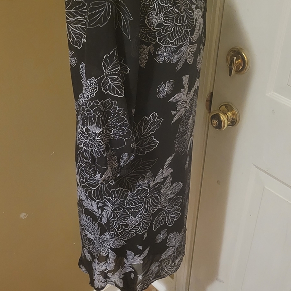 iZ Beyer Black & White Fancy Floral Dress - Picture 5 of 9